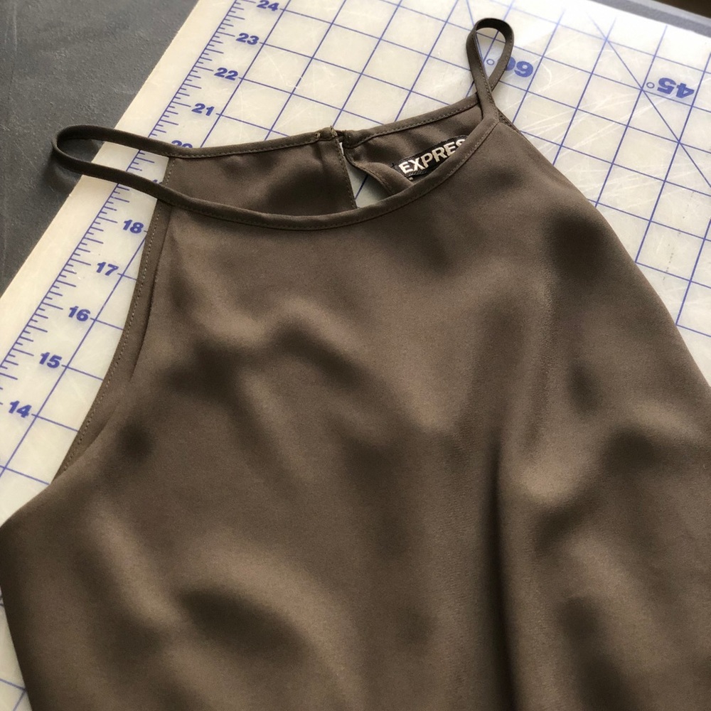 Olive high-low Express cami